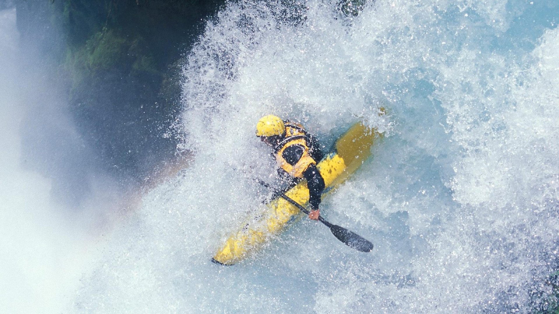 在一次NBA历史纪录比赛中，库里投中14个三分，刷新“单场远投”纪录！